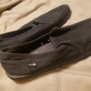 Sanuk shoes